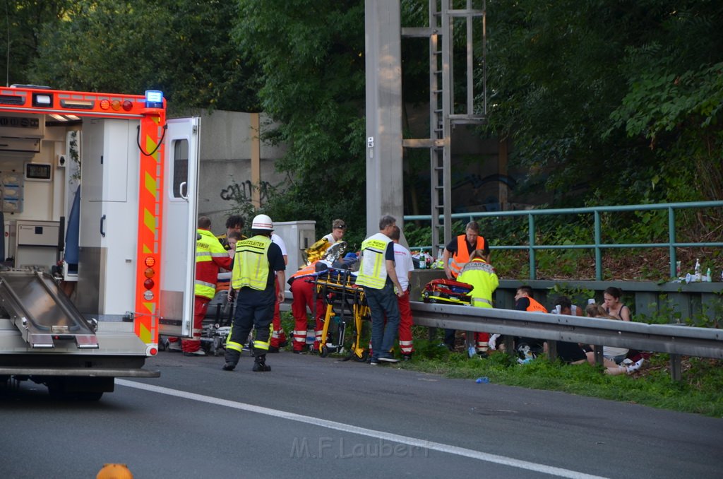 Einsatz BF Koeln Klimaanlage Reisebus defekt A 3 Rich Koeln hoehe Leverkusen P085.JPG